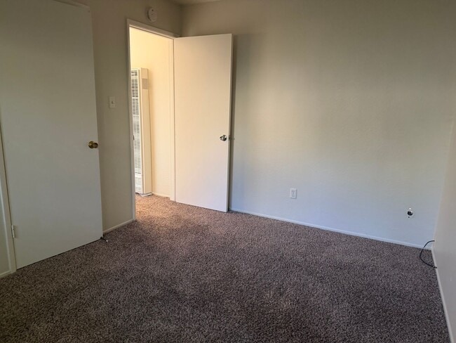 Building Photo - 2868003/60