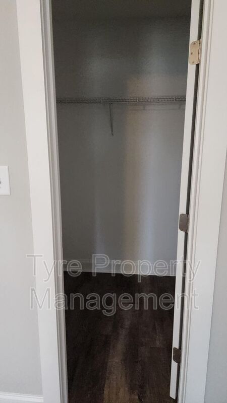 Building Photo - 1815 Fox Den Way