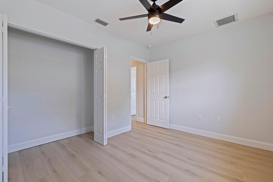 Building Photo - 934 41st Ave NE