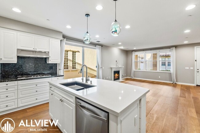 Building Photo - Highly Upgraded 4 Bed, 4.5 Bath Condo Available in Pacific Shores!