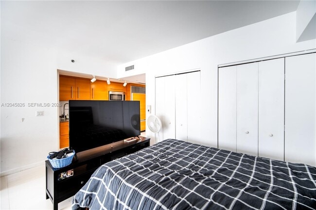 Building Photo - 475 Brickell Ave