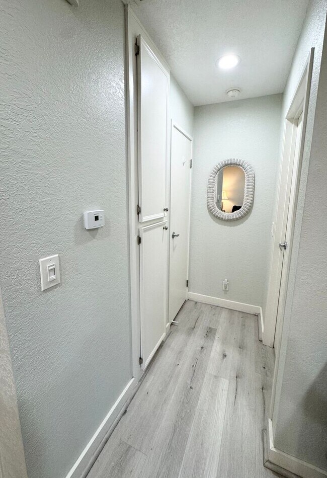 Building Photo - Long Term - Beautifully Updated 1 Bedroom Condo in Palm Springs Villas II