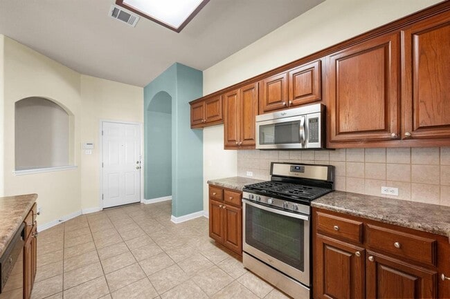 Building Photo - 10409 Yellowstone Dr