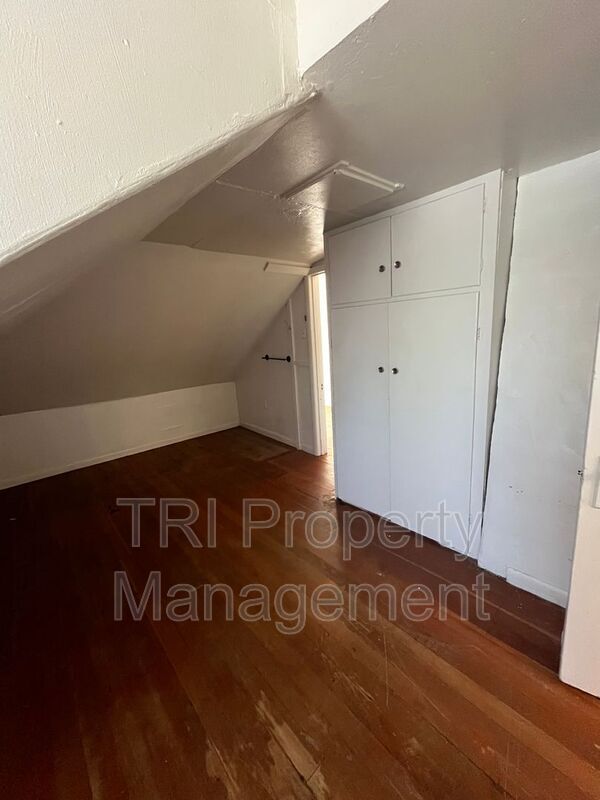 Building Photo - 1825 12th Ave