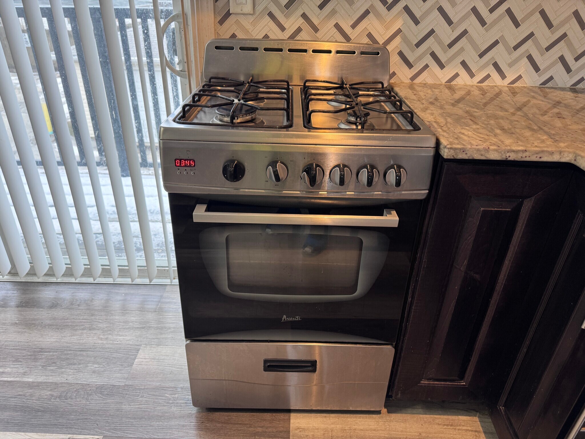 Gas Stove and Oven - 9909 S Ridgeland Ave