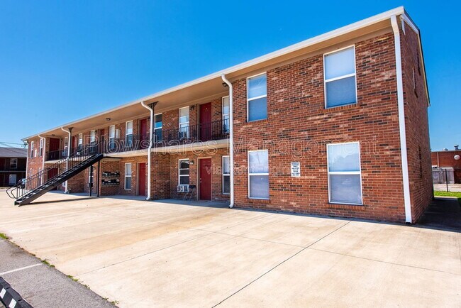 Building Photo - 3231 Chinquapin Ln