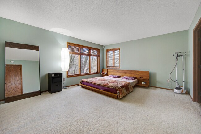 Building Photo - 15 Magnolia Ln N