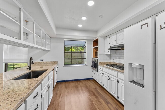 Building Photo - 2526 Town Briar St