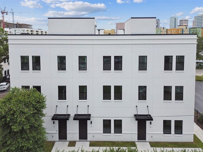 Building Photo - 1218 E Kay St