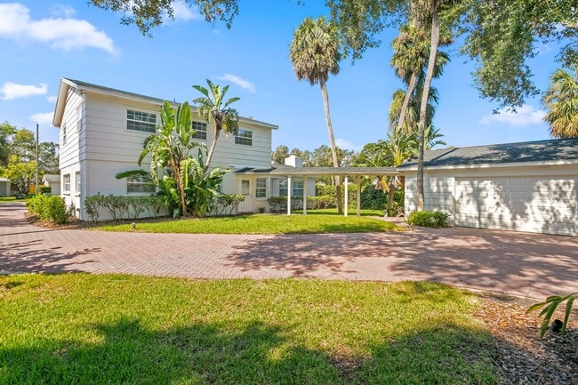 Building Photo - 4 bed, 3ba, 2 car garage home in Culbreath Heights