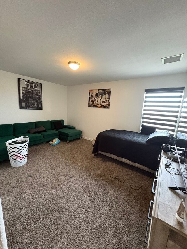 Building Photo - FAR EASTSIDE HOME FOR RENT