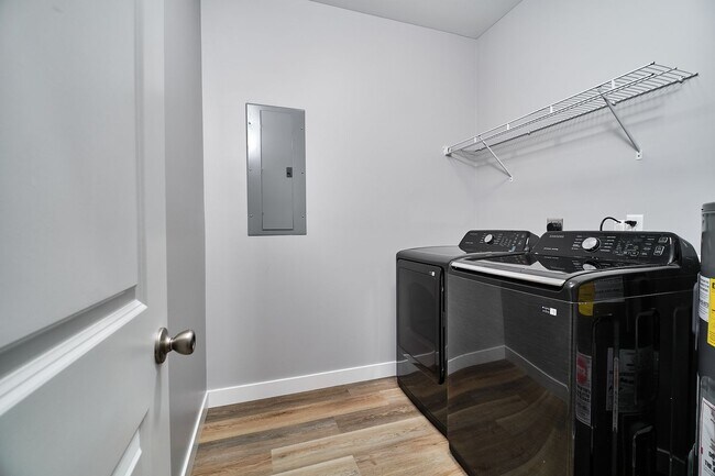 Building Photo - 415 Dequincy St
