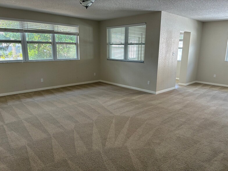 Building Photo - 423 Wildwood Way