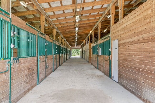 Building Photo - 21-acre equestrian facility - Just 20 miles from DC!