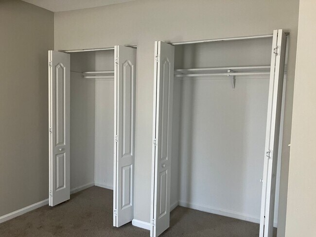 Building Photo - Three Bedroom Condo - Centrally Located Suffolk!