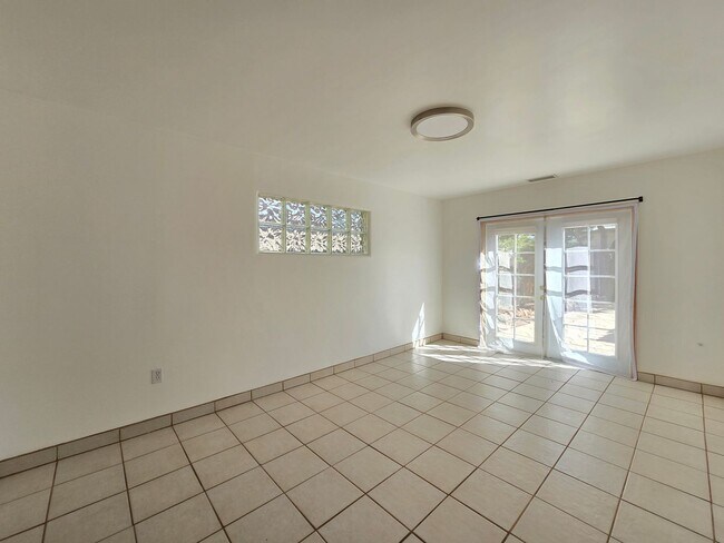 Building Photo - 620 1/2 Alto St