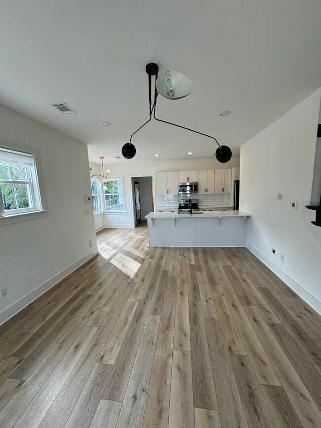 Building Photo - 509 Rosedale Ave