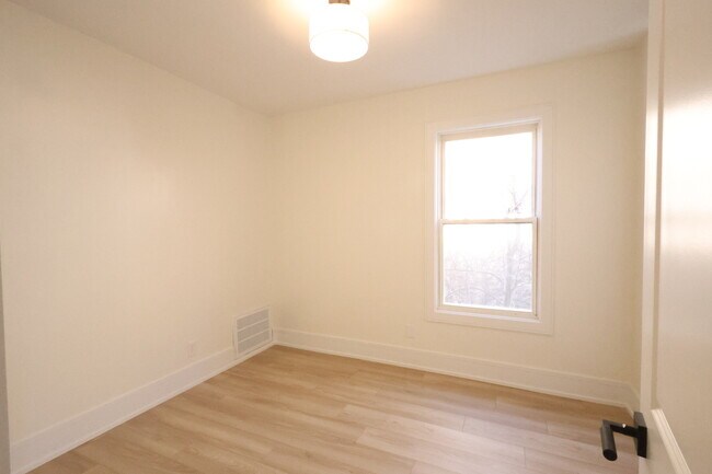 Building Photo - 4436 N Bernard St