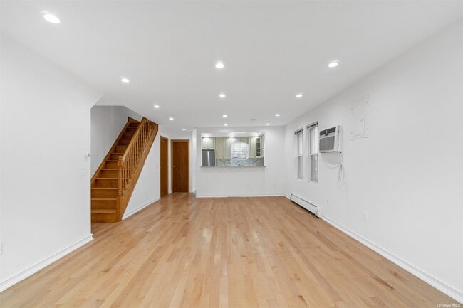 Building Photo - 32-33-33 46th St