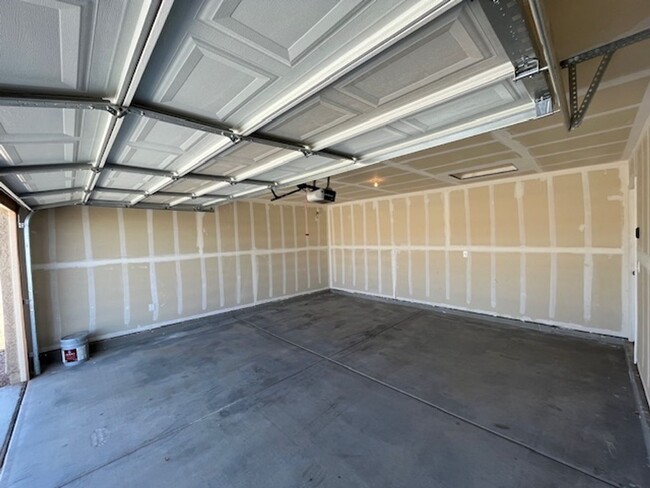 Building Photo - Newer Build 4 Bed/2 Bath In Arizona City