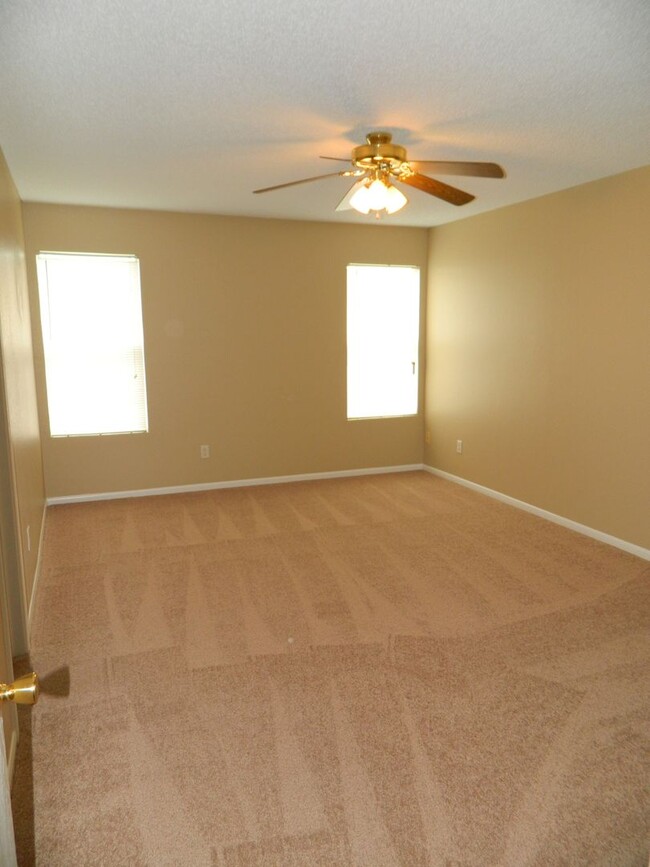 Building Photo - Available NOW!!!! This Cute 3 Bedroom 2 ba...