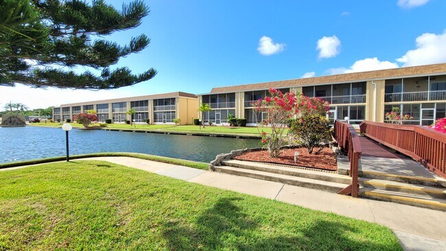 Building Photo - Best 55+ Complex in Merritt Island 3/2 open floor plan.