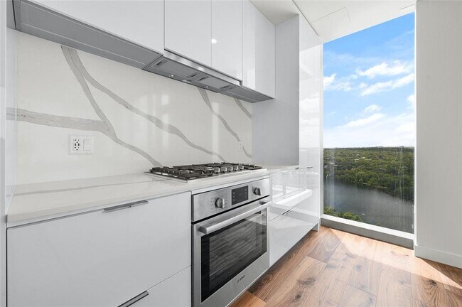 Building Photo - 44 East Ave