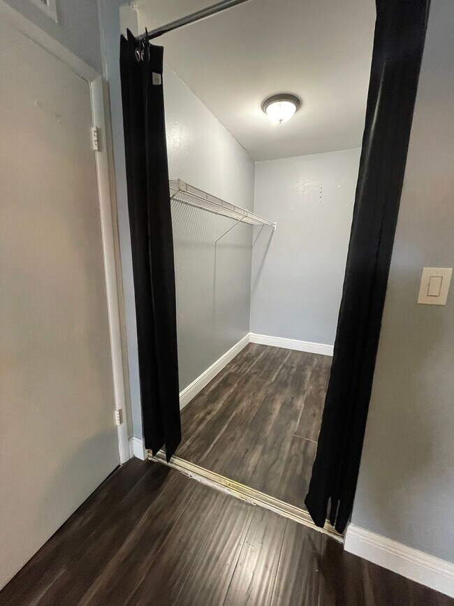 Building Photo - Charming Apartment in Fort Lauderdale