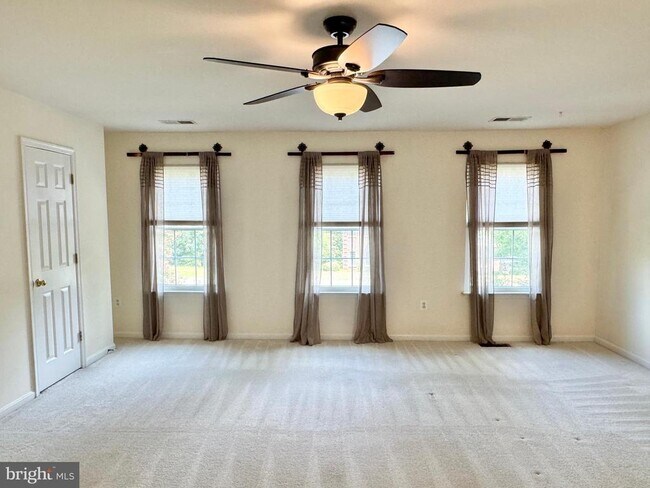 Building Photo - 53 Crestwood Ln