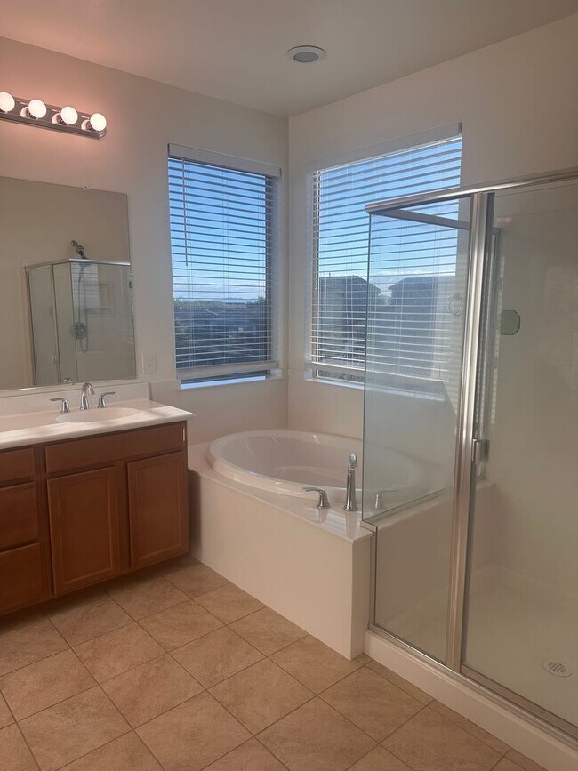 Building Photo - Beautiful Property in Oro Valley - 4 Bedroom 2.5 Bath