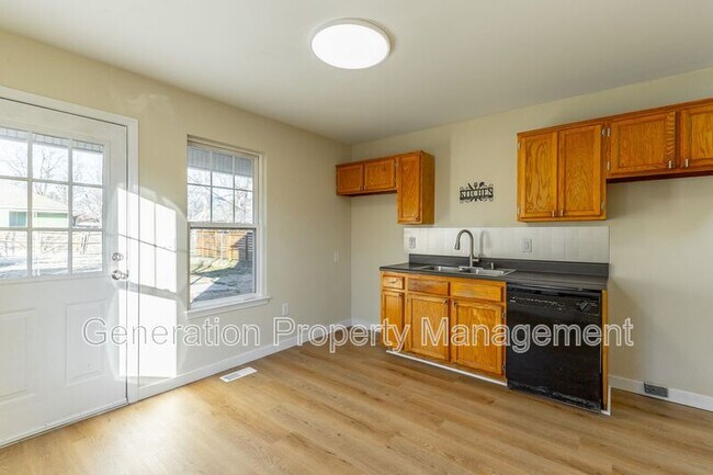 Building Photo - 2205 E 12th St