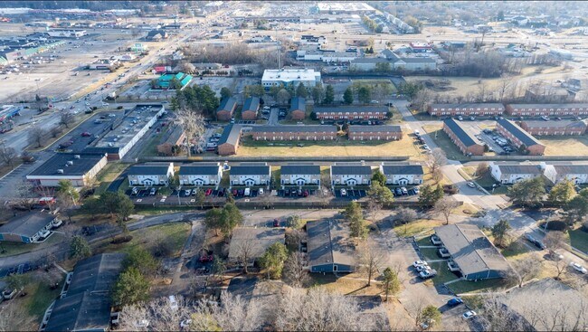 Building Photo - 2447 Brady Commons Dr