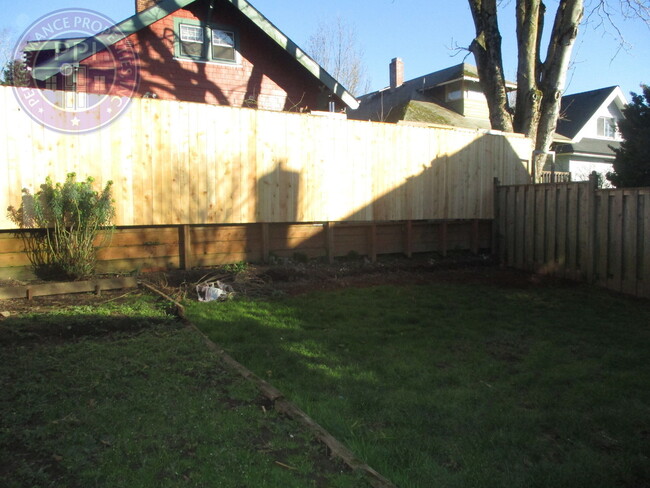 Building Photo - Mt. Tabor Craftsman! Covered Front Porch & Fenced Backyard