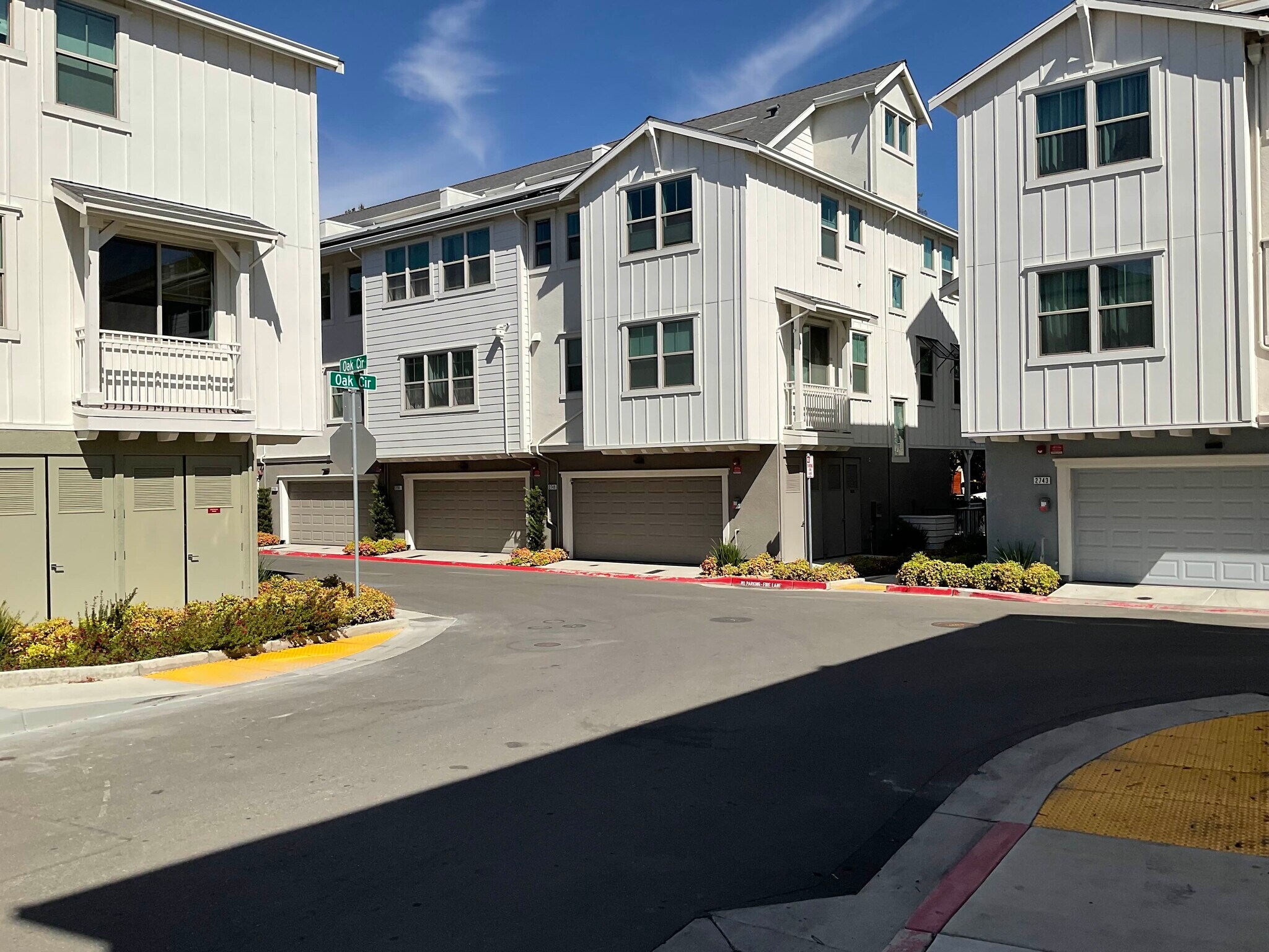 Building Photo - 2753 Oak Rd