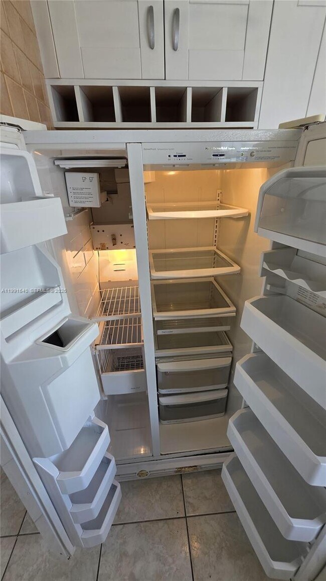 Building Photo - 2114 Biarritz Dr