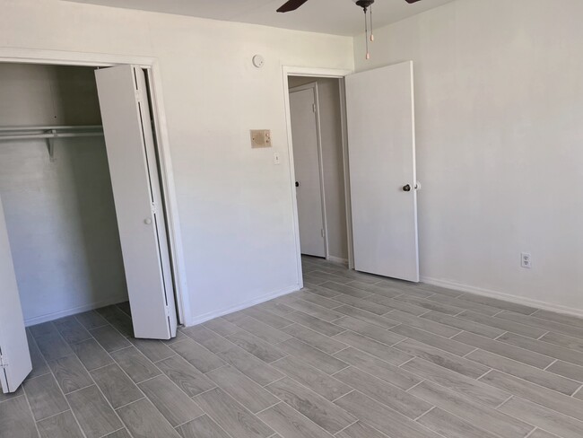 Building Photo - 13903 Greenway Dr