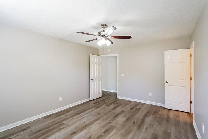 Building Photo - 105 Bradford Cir