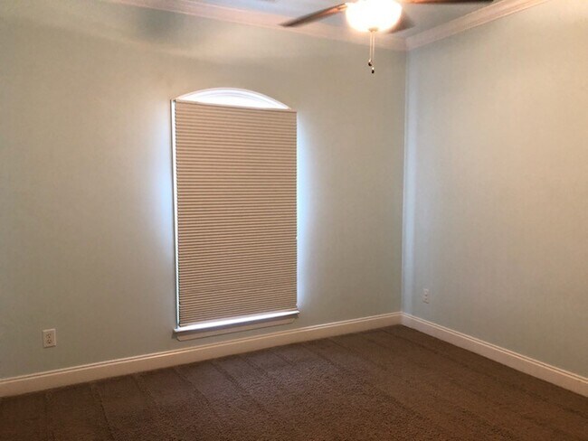 Building Photo - COMING SOON!Lovely home ready for your family! Bethel Park Subdivision