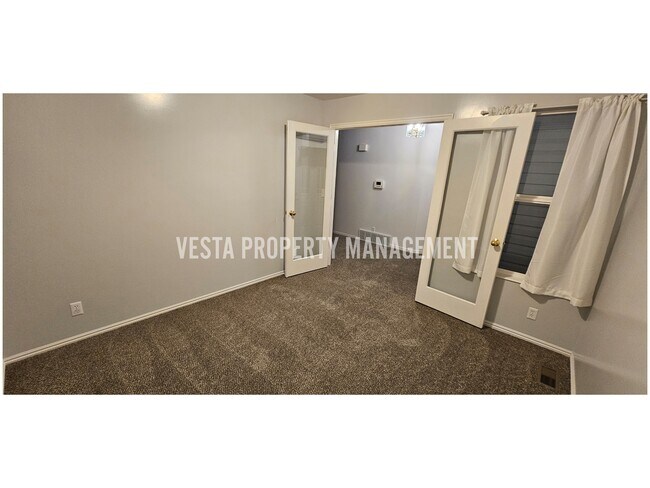 Building Photo - 981 Hudson St