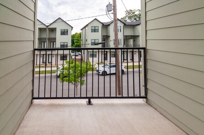 Building Photo - 605 Whitham Ave