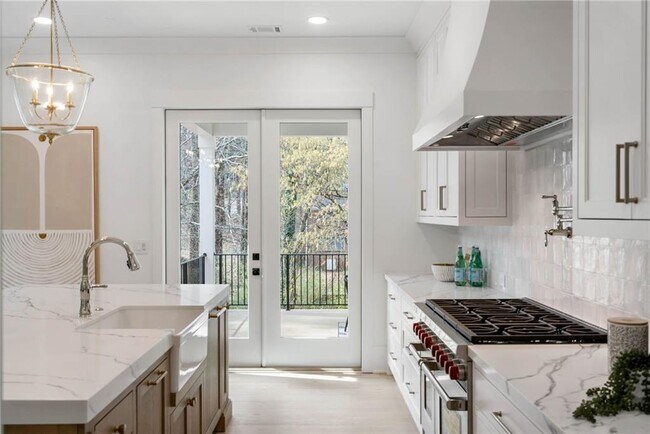 Building Photo - 312 Meadow Dr