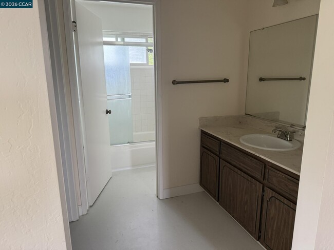 Building Photo - 585 Mt Dell Dr