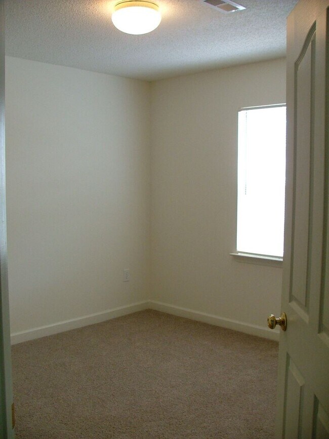 Building Photo - 183 Clusters Cir