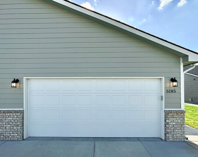 Primary Photo - 5185 N Cypress St