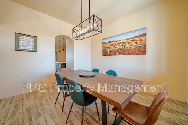 Building Photo - 335 Latigo Way