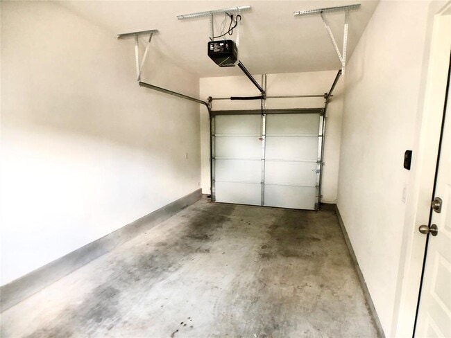 Building Photo - 3007 E 12th St