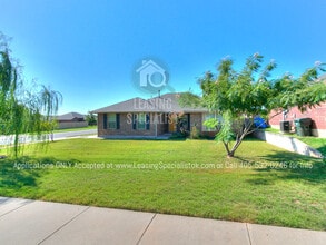 Building Photo - 200 Tecumseh Meadows Dr