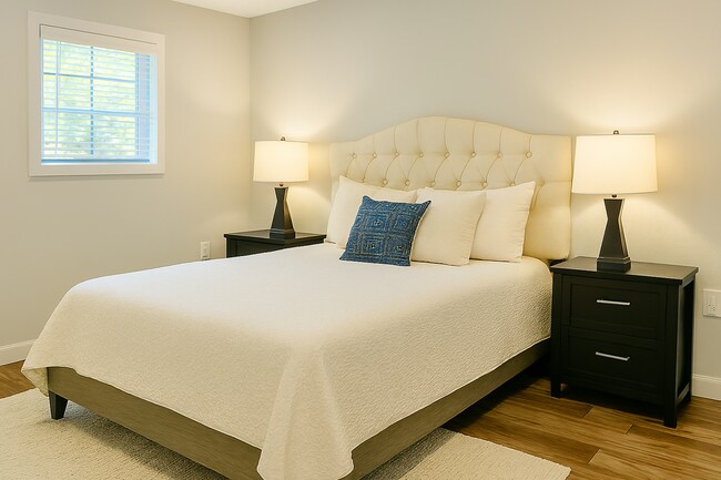 Building Photo - 5 Bedrooms 3 Bathrooms! Parking! Pets Welc...