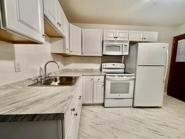 Building Photo - 197 Potuccos Ring Rd