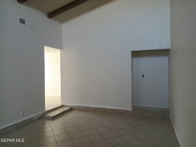 Building Photo - 3558 E Glen Dr